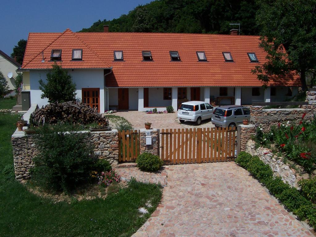 Bakonyi Apartmanhaz Epleny Exterior photo